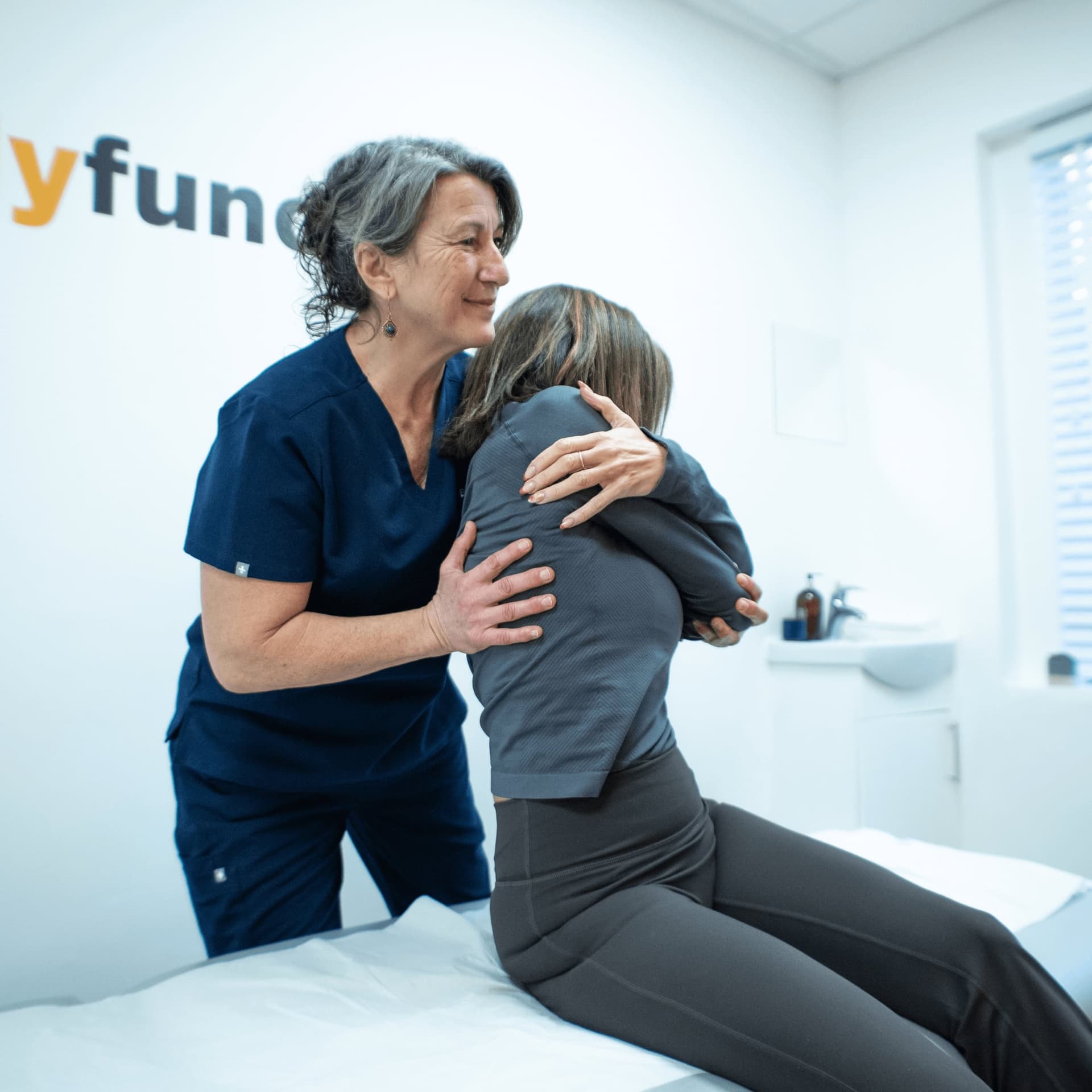 Osteopath treating back pain at Bodyfunction Clinic Angel Islington