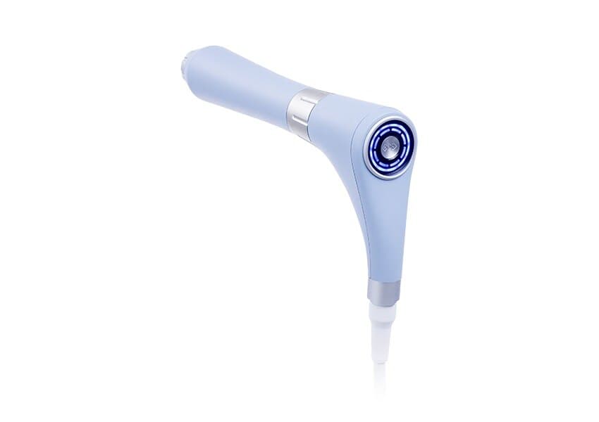 Hand-held radial shockwave therapy applicator