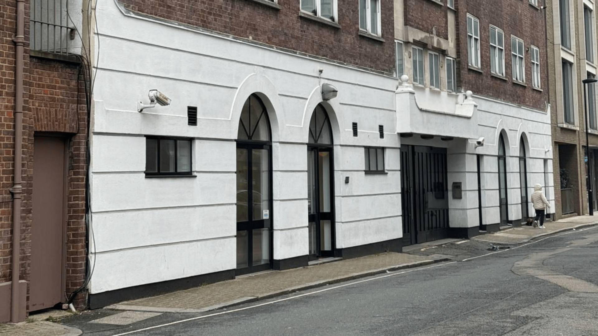 Front entrance of osteopath Marylebone clinic at Bodyfunction